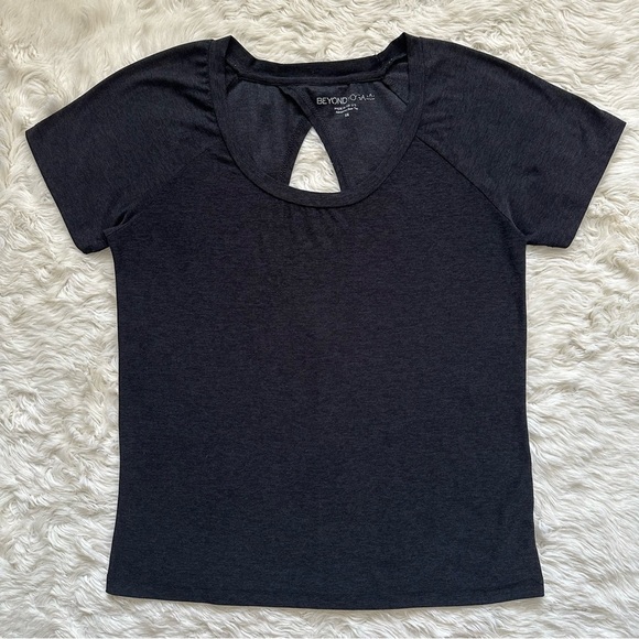 Beyond Yoga Top Lightweight Spacedye Tee Cut Out Back Heathered Black XS - Picture 1 of 9